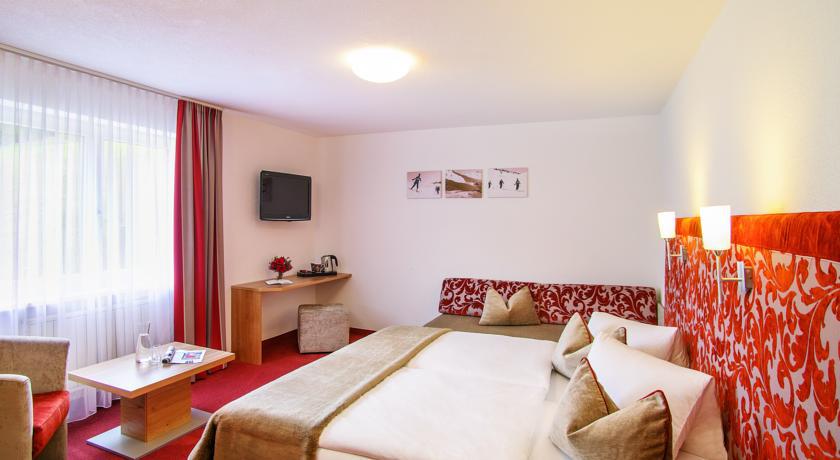 Hotel Garni Chasa Sulai Ischgl Room photo