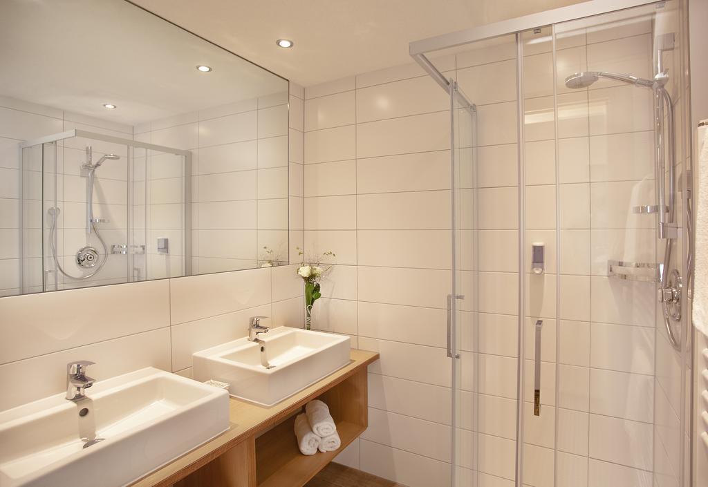 Hotel Garni Chasa Sulai Ischgl Room photo